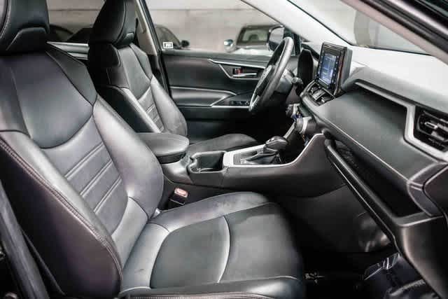 Thumbnail: 2022 Toyota RAV4 - 17