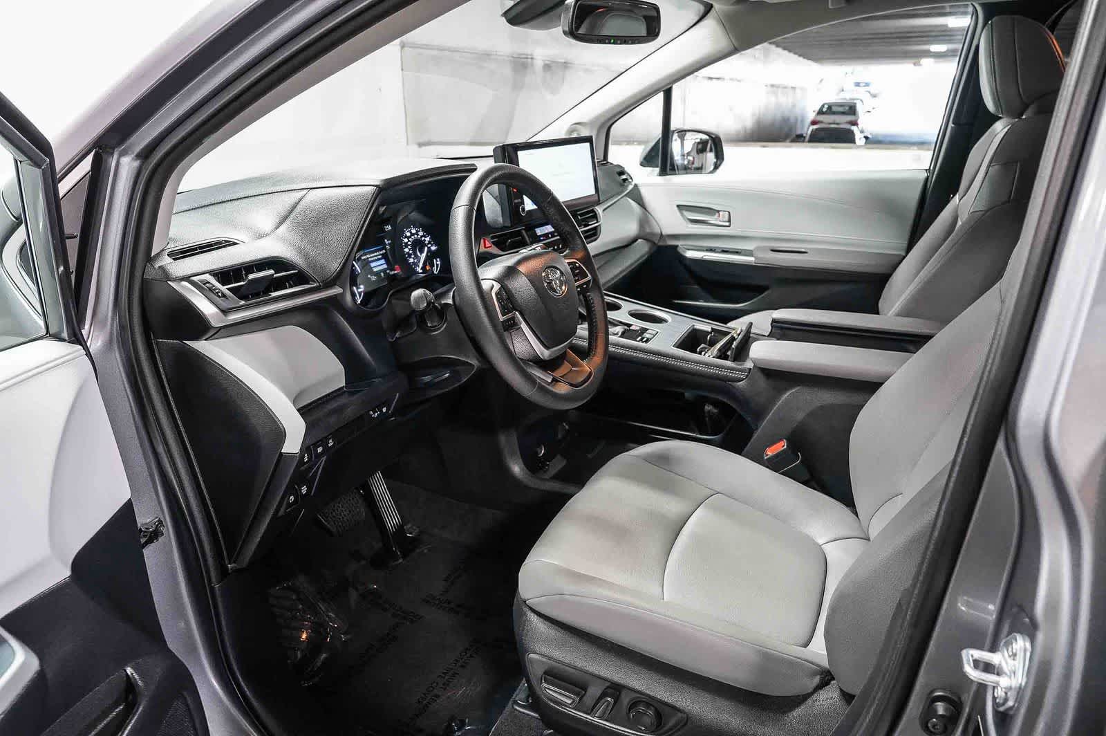 Thumbnail: 2026 Toyota Sienna - 18