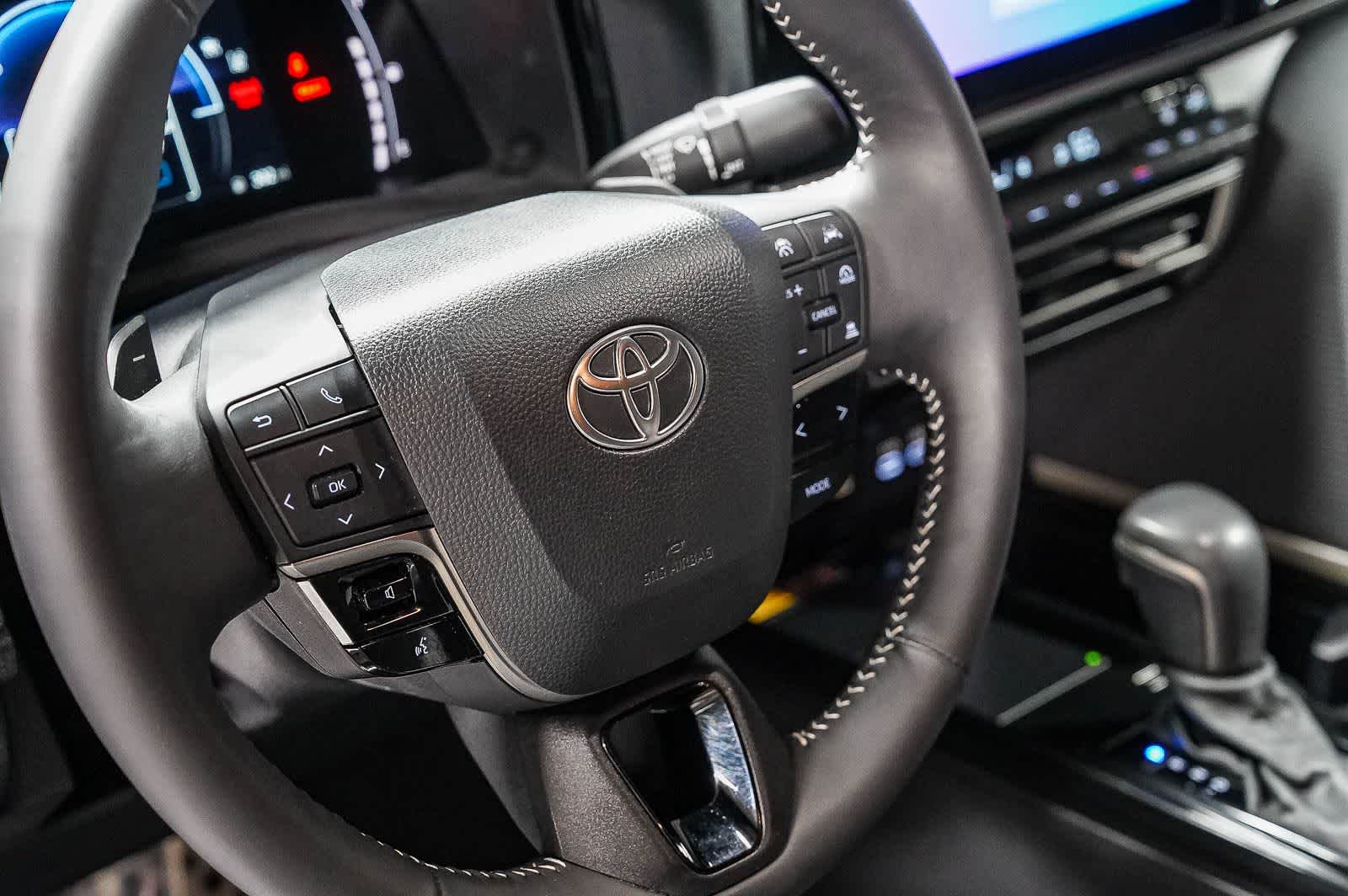 Thumbnail: 2025 Toyota Camry - 21