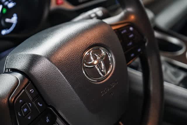 2024 Toyota Sienna LE 21