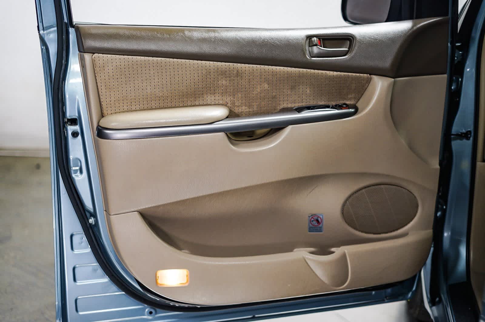 Thumbnail: 2010 Toyota Sienna - 22