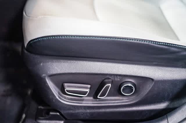 Thumbnail: 2017 Toyota Prius Prime - 20