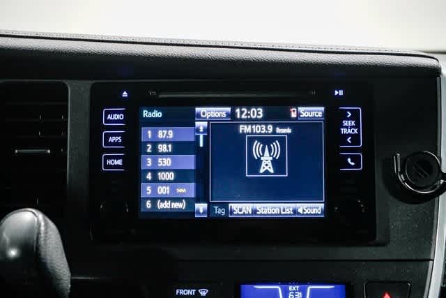 Thumbnail: 2015 Toyota Sienna - 14