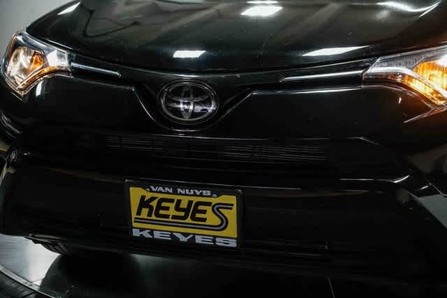 Thumbnail: 2018 Toyota RAV4 - 9