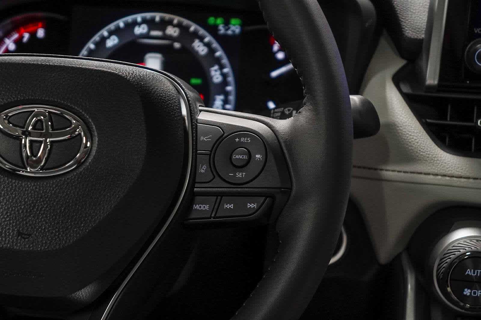 Thumbnail: 2025 Toyota RAV4 - 18