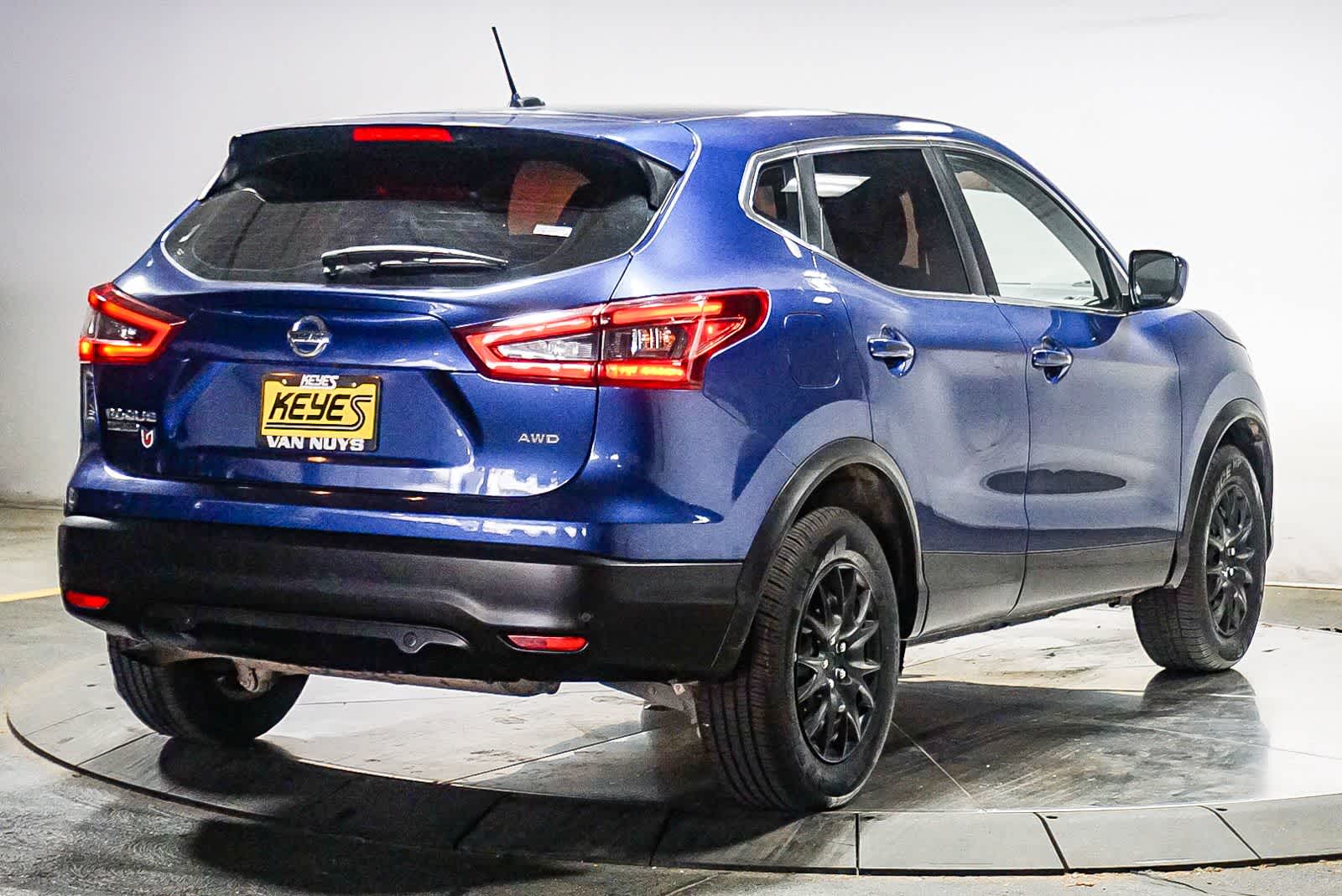 Thumbnail: 2020 Nissan Rogue Sport - 11