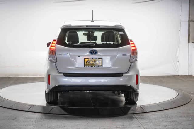 Thumbnail: 2017 Toyota Prius v - 3
