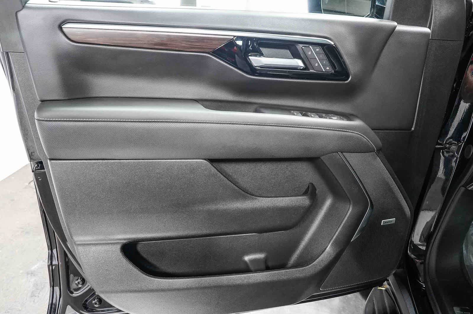 Thumbnail: 2025 Chevrolet Suburban - 19