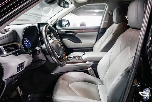 Thumbnail: 2021 Toyota Highlander - 17