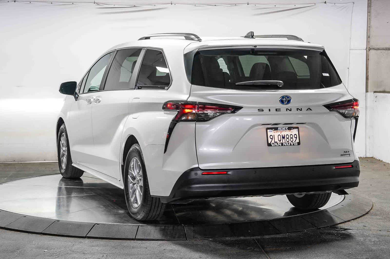 Thumbnail: 2024 Toyota Sienna - 3