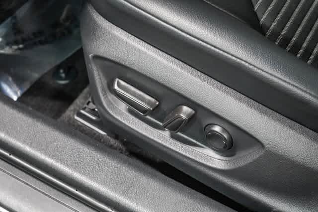 Thumbnail: 2020 Toyota Camry - 23