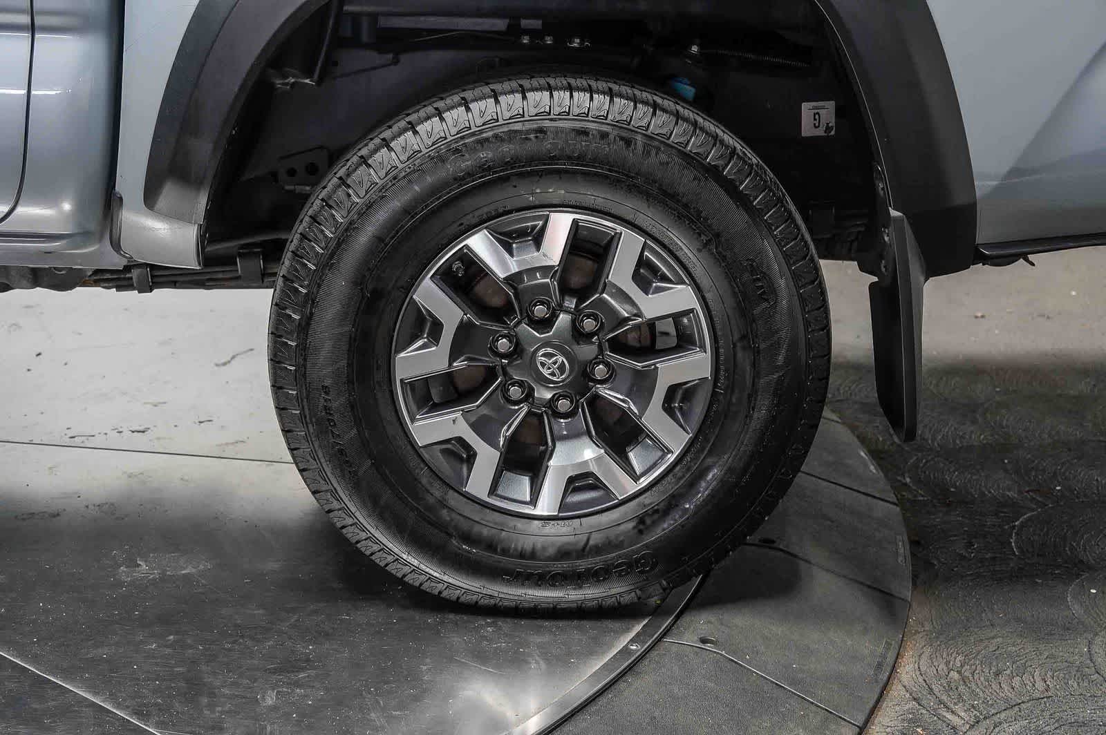 Thumbnail: 2018 Toyota Tacoma - 11