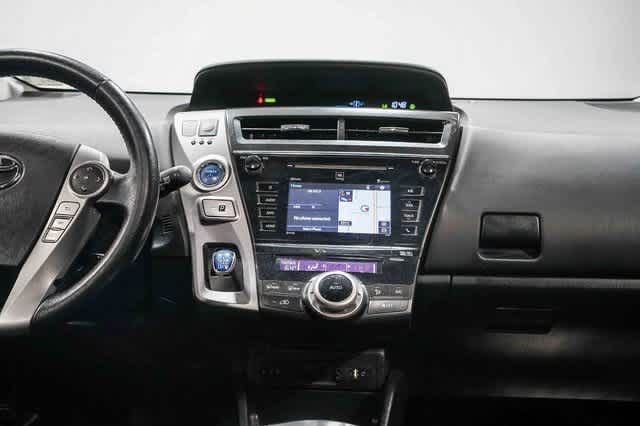 Thumbnail: 2017 Toyota Prius v - 13