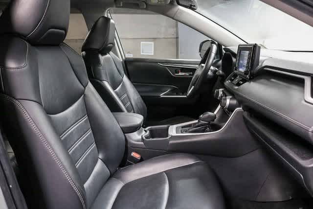 Thumbnail: 2022 Toyota RAV4 - 17