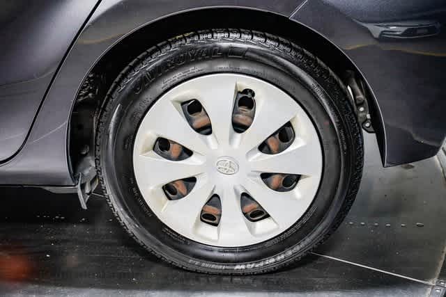 Thumbnail: 2014 Toyota Prius c - 10