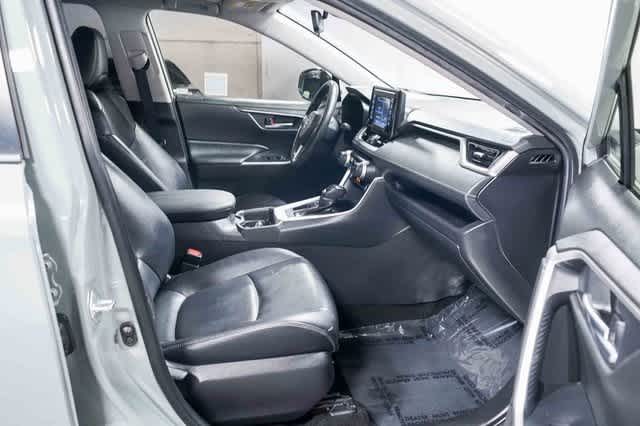 Thumbnail: 2020 Toyota RAV4 - 18