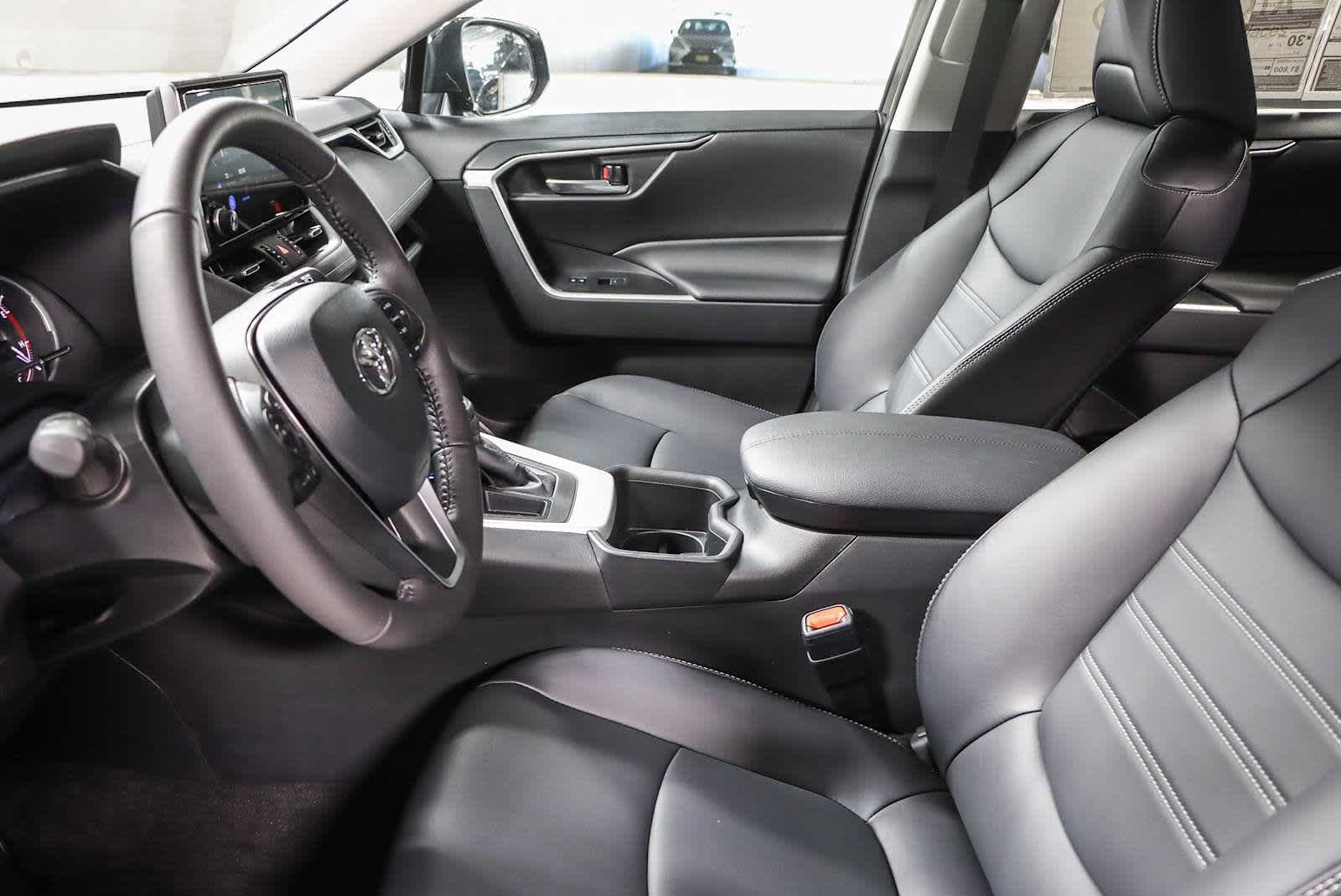 Thumbnail: 2025 Toyota RAV4 - 41