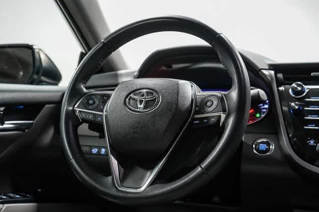 2019 Toyota Camry XSE 16