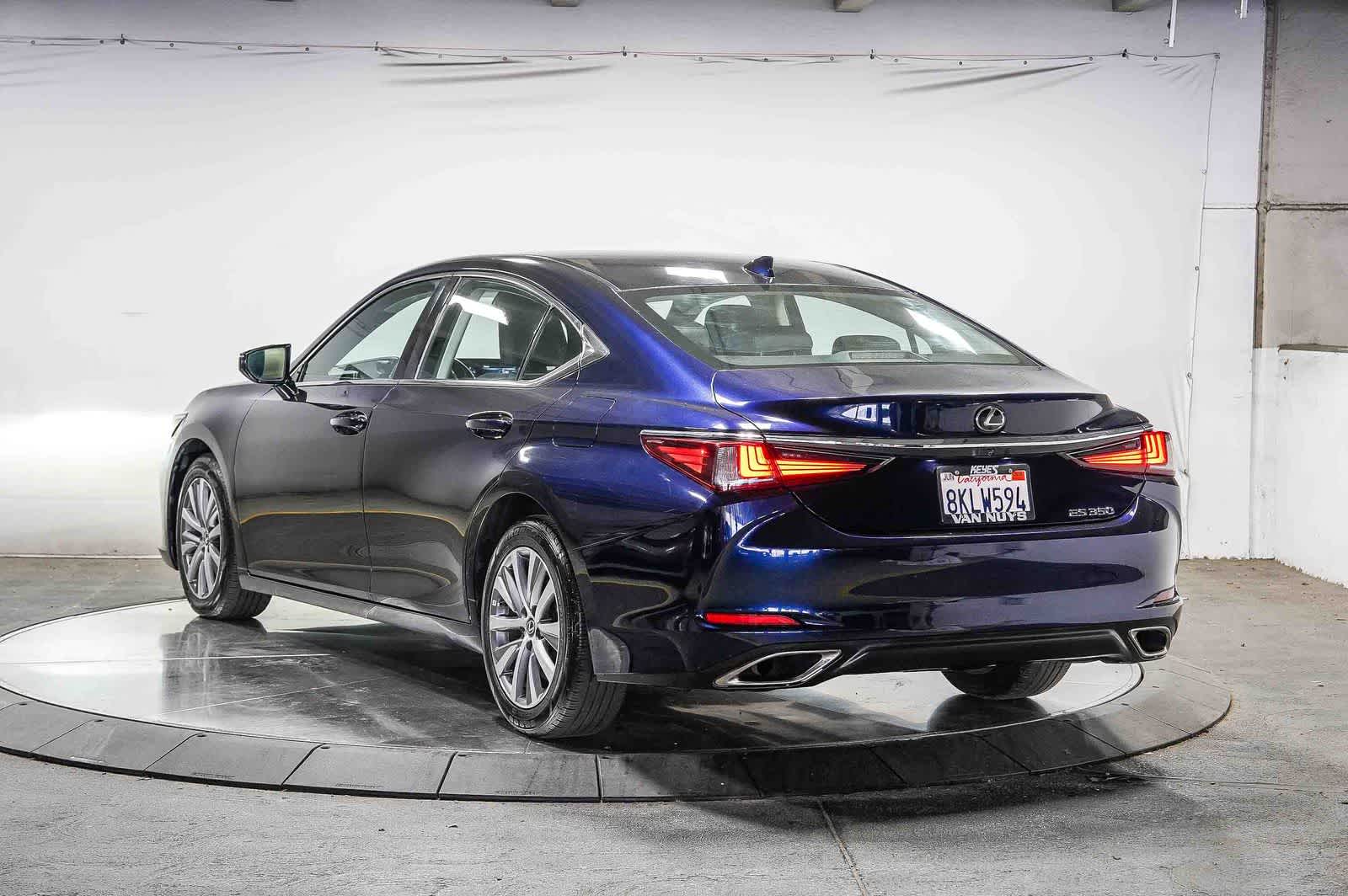 Thumbnail: 2019 Lexus ES - 2