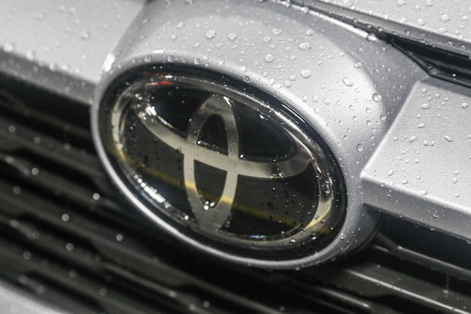 Thumbnail: 2025 Toyota RAV4 - 8