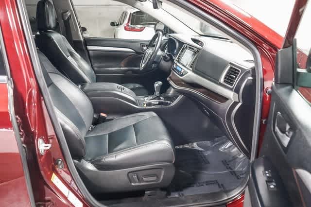 Thumbnail: 2018 Toyota Highlander - 18