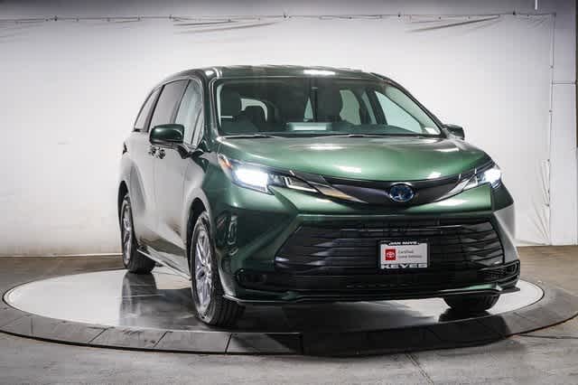 2024 Toyota Sienna LE 5