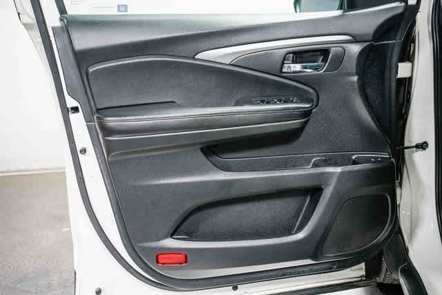 Thumbnail: 2017 Honda Pilot - 20