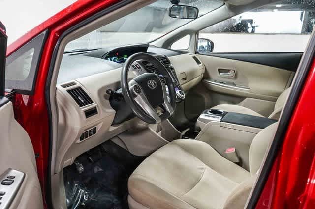 Thumbnail: 2013 Toyota Prius v - 17