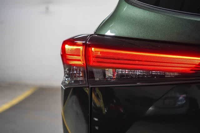 Thumbnail: 2023 Toyota Highlander - 12