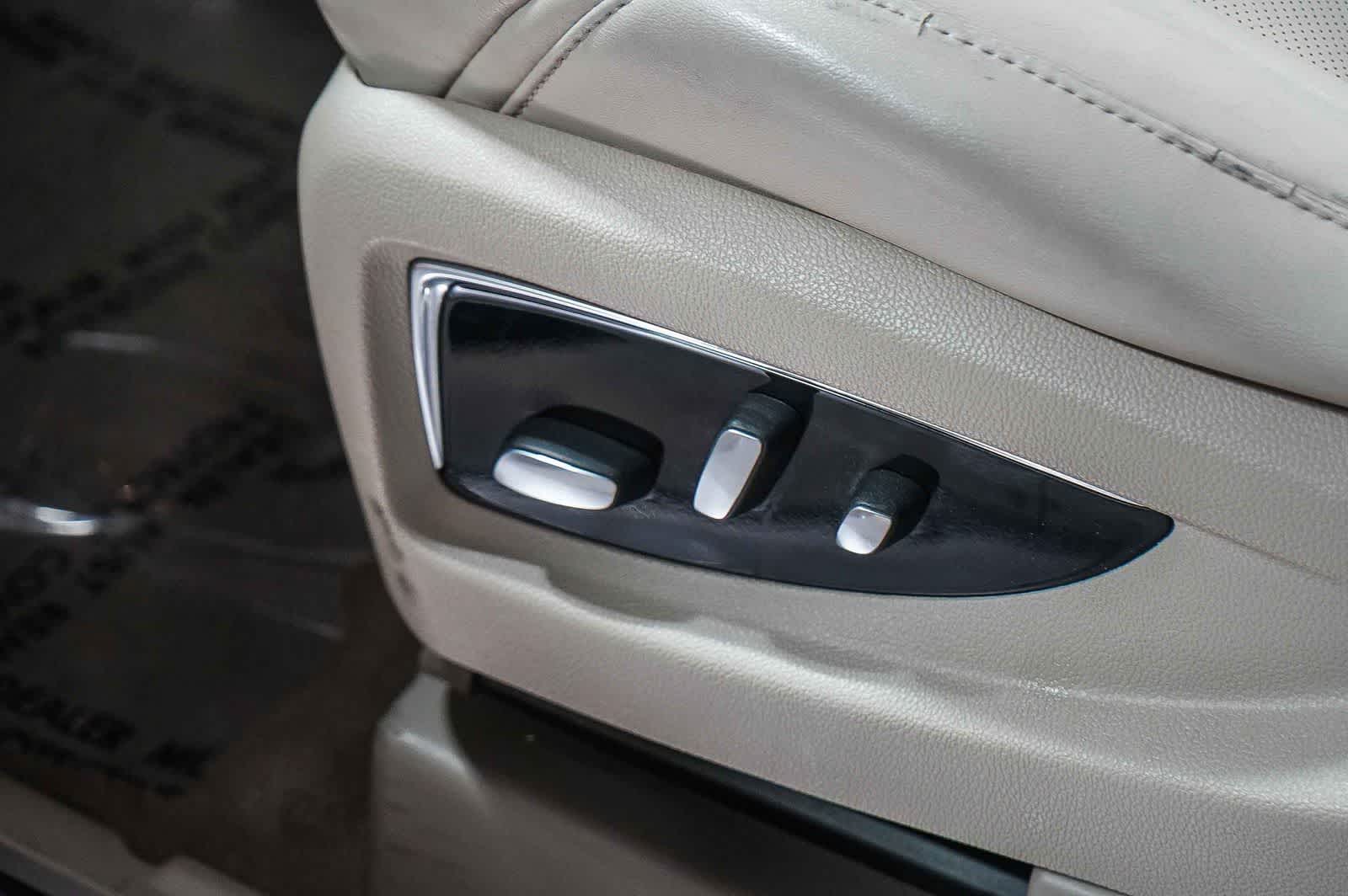 Thumbnail: 2016 Cadillac Escalade - 23