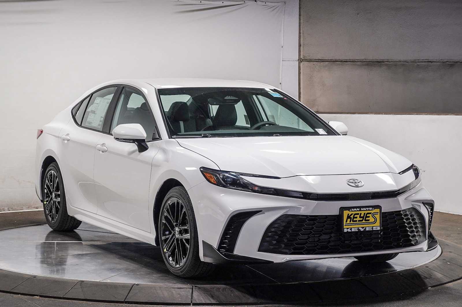 Thumbnail: 2025 Toyota Camry - 3