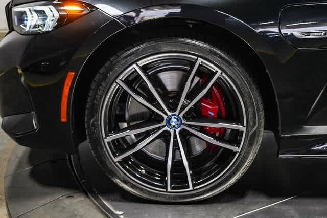2023 BMW 3 Series 330e 9