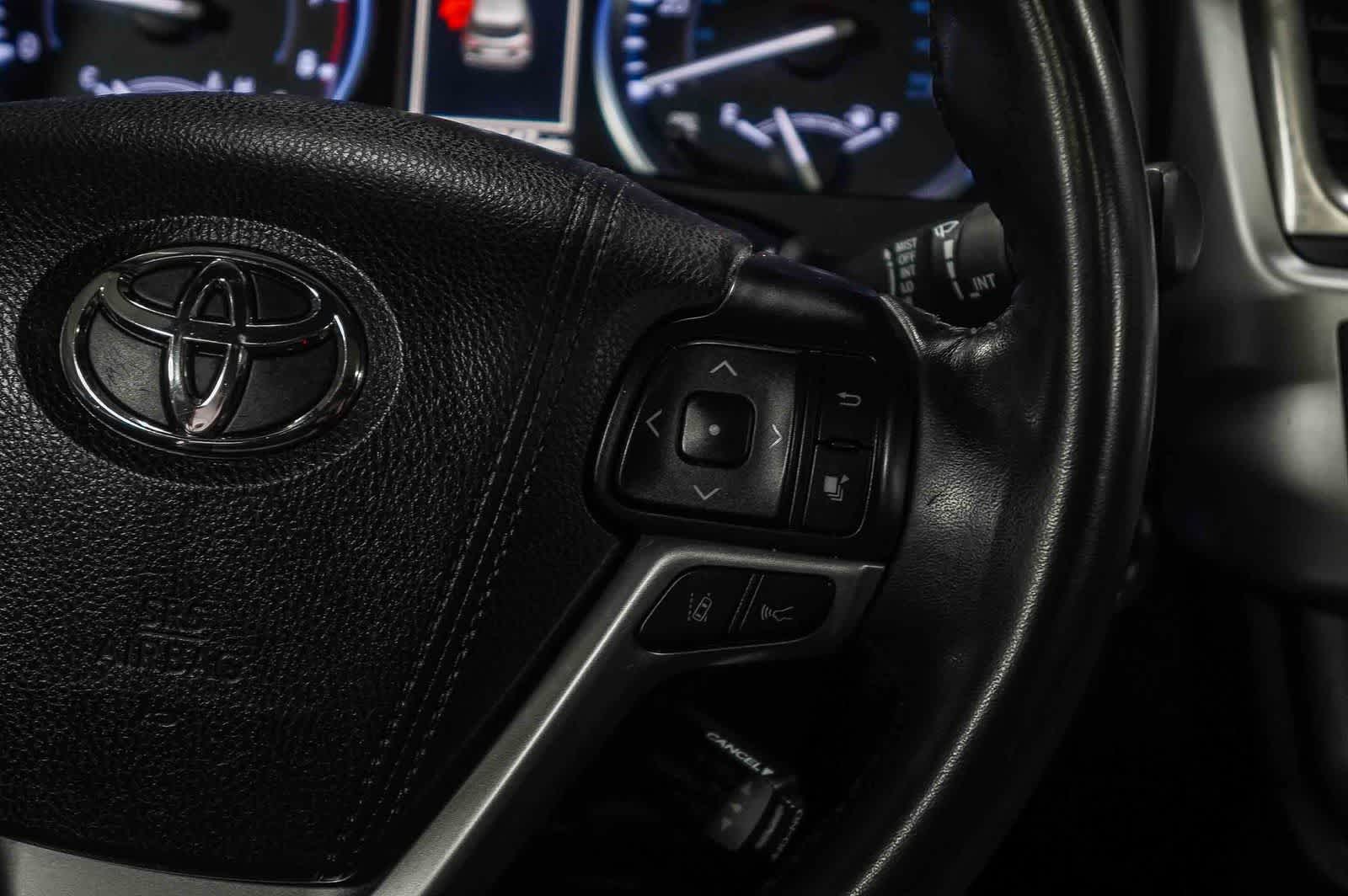 Thumbnail: 2018 Toyota Highlander - 17