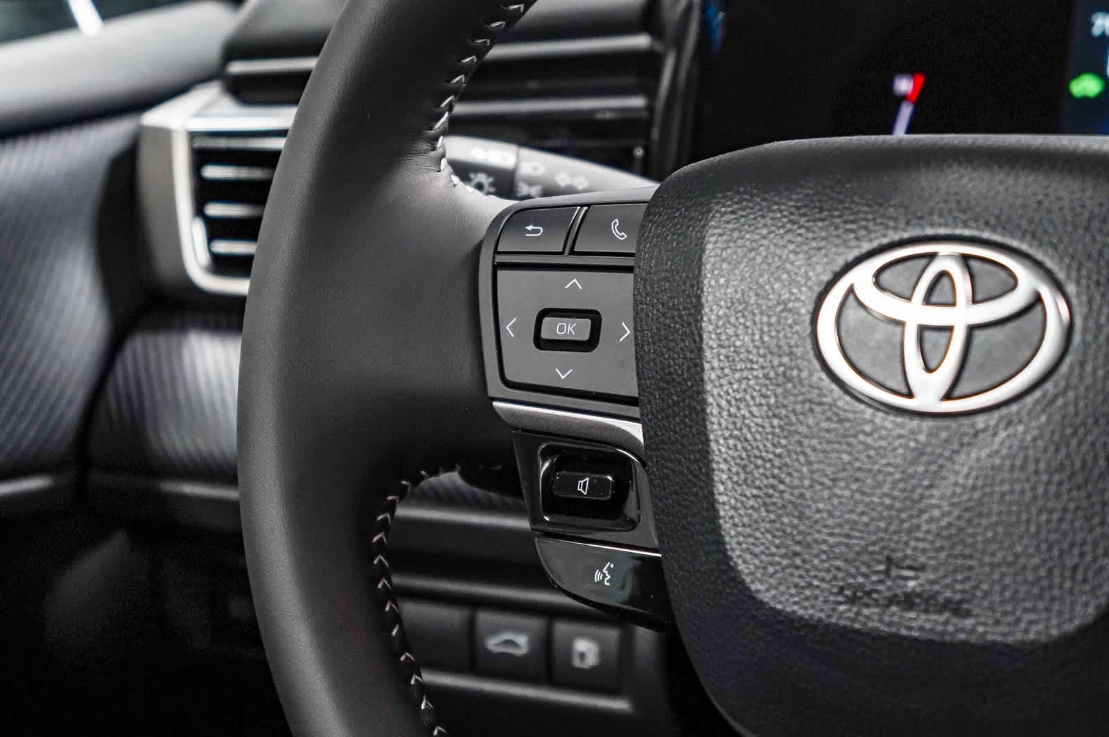 Thumbnail: 2025 Toyota Camry - 17