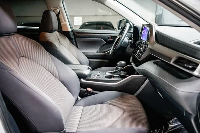 Thumbnail: 2024 Toyota Highlander - 16