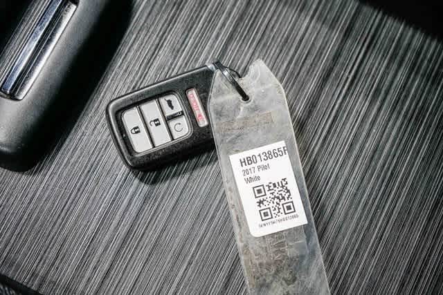 Thumbnail: 2017 Honda Pilot - 30