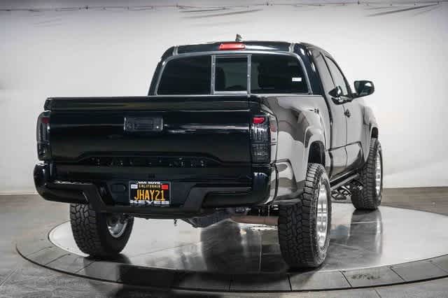 Thumbnail: 2019 Toyota Tacoma - 4