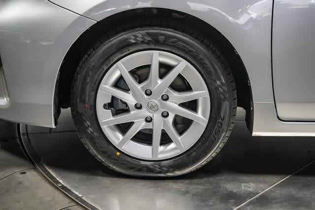 Thumbnail: 2015 Toyota Prius v - 9