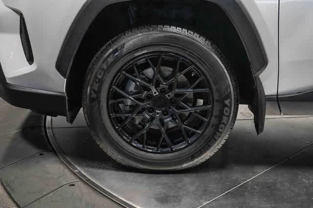 Thumbnail: 2021 Toyota RAV4 - 9
