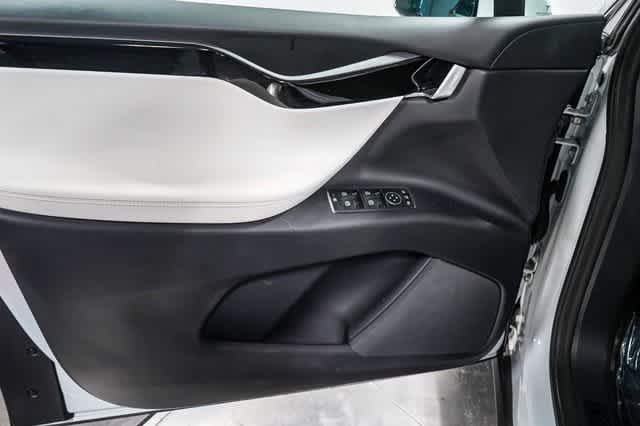 Thumbnail: 2018 Tesla Model X - 21