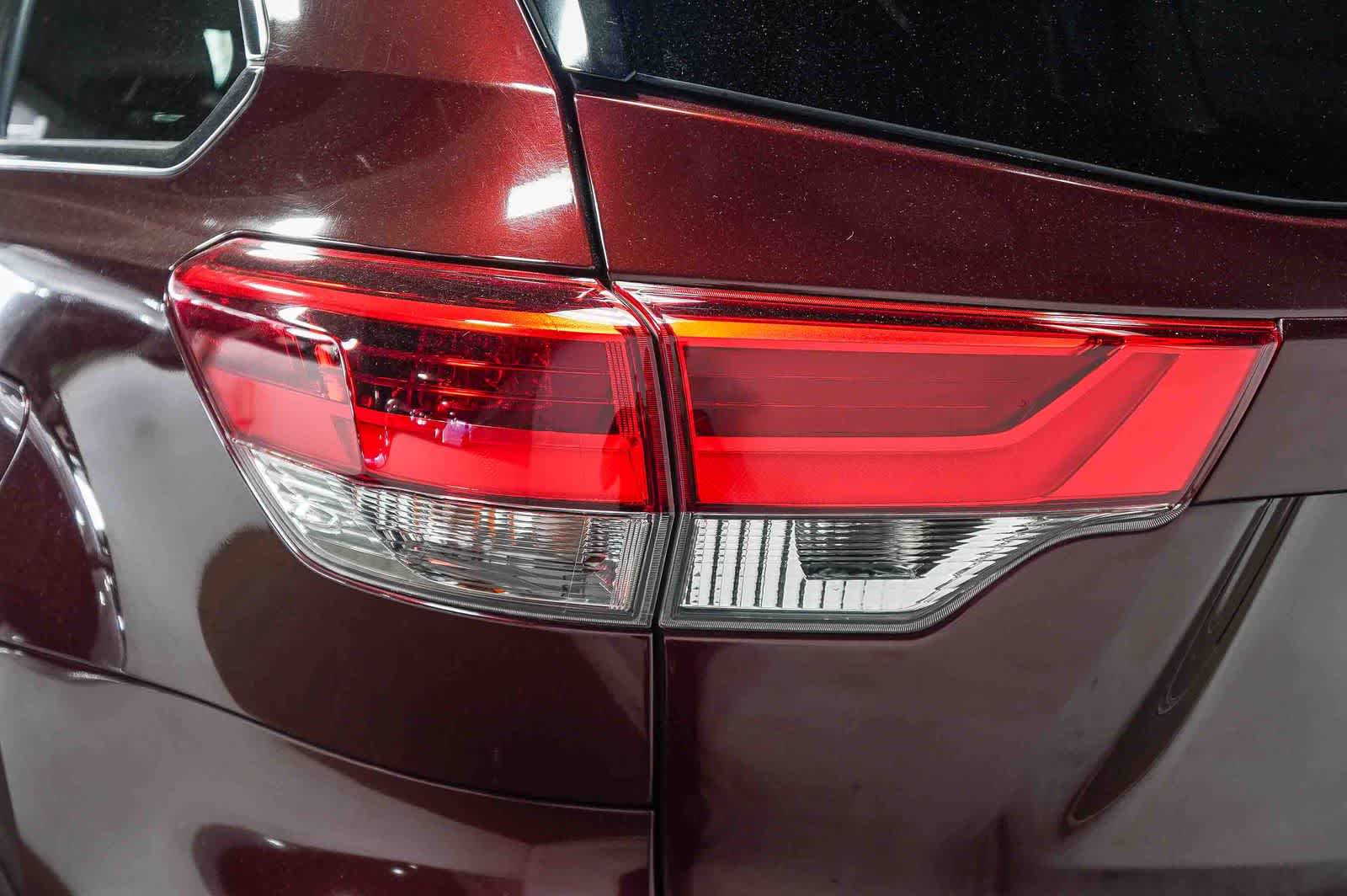 Thumbnail: 2018 Toyota Highlander - 9