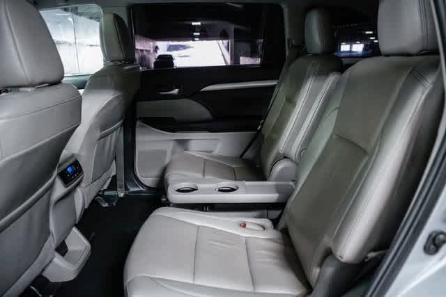 Thumbnail: 2019 Toyota Highlander - 18