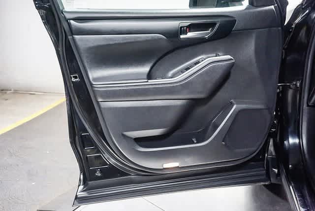 Thumbnail: 2021 Toyota Highlander - 23