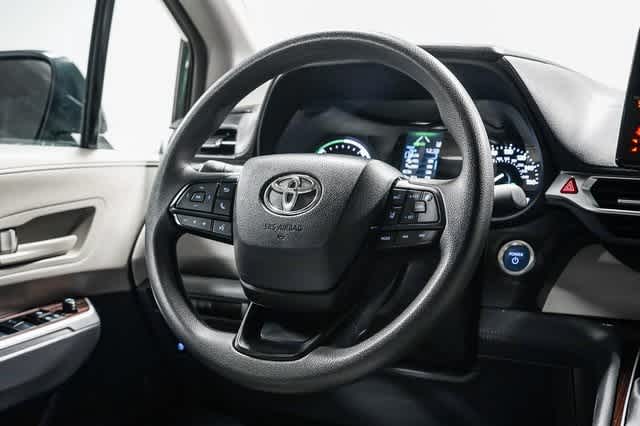 2024 Toyota Sienna LE 15