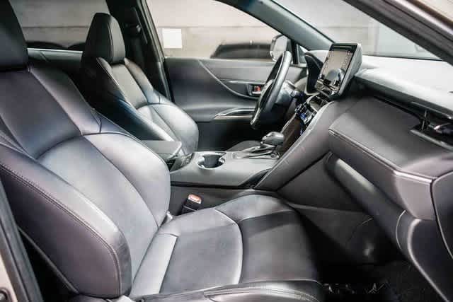 Thumbnail: 2022 Toyota Venza - 16