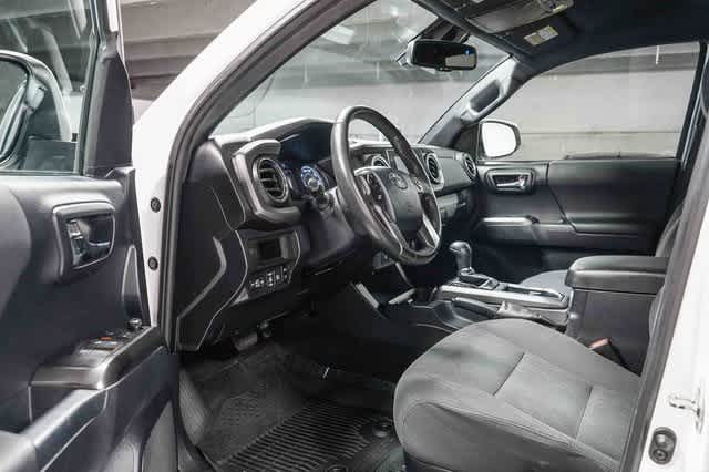 Thumbnail: 2018 Toyota Tacoma - 17