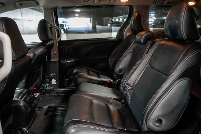 Thumbnail: 2020 Toyota Sienna - 17