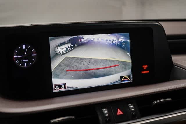 Thumbnail: 2021 Lexus ES - 26