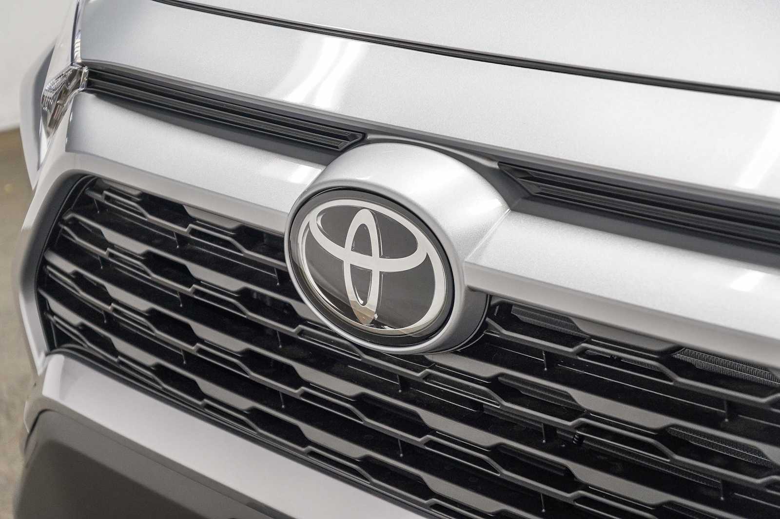 Thumbnail: 2025 Toyota RAV4 - 9