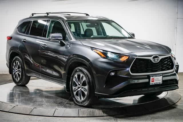 Thumbnail: 2022 Toyota Highlander - 6